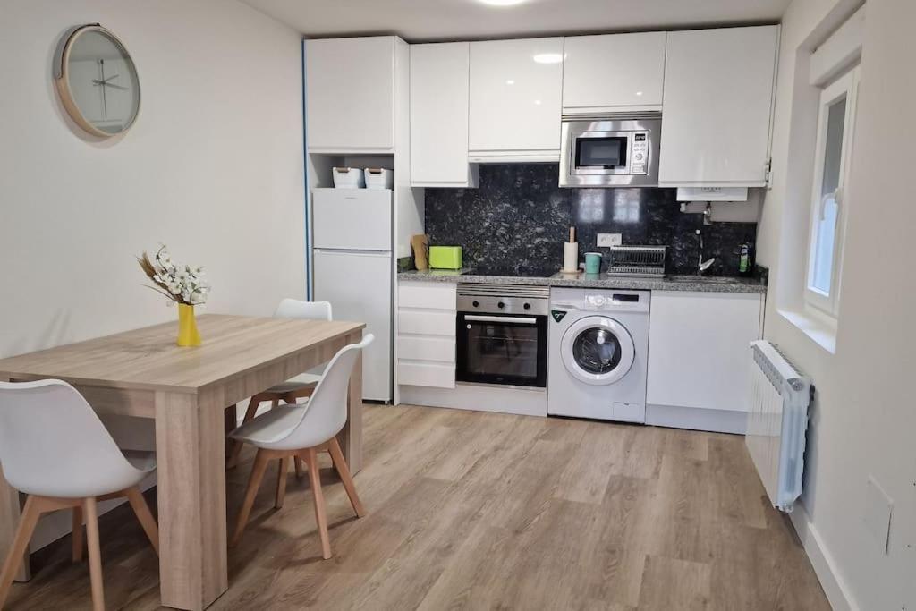 Apartamento Aires De Tineo Oviede Extérieur photo